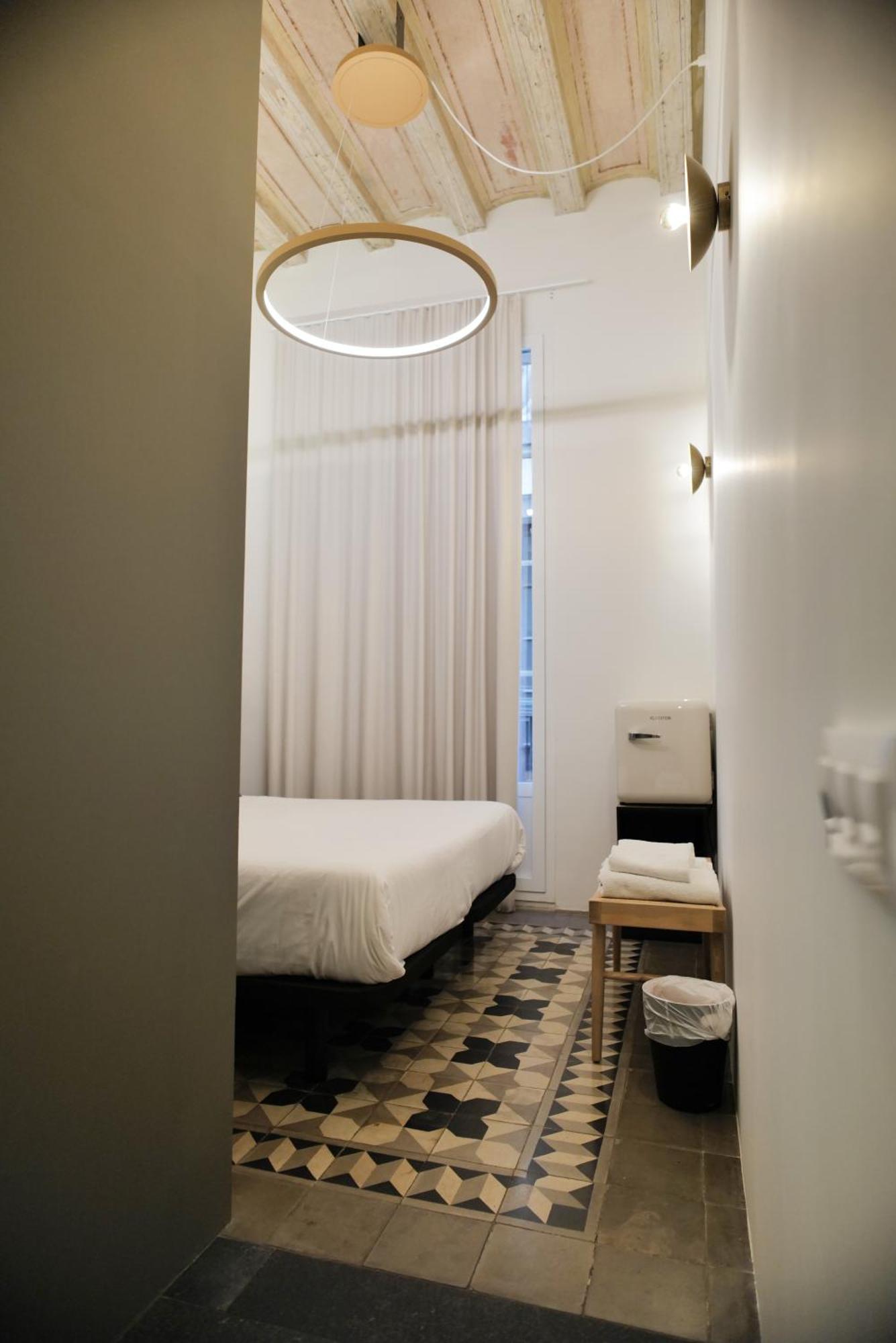 ברצלונה Hostal Porxos Garden מראה חיצוני תמונה