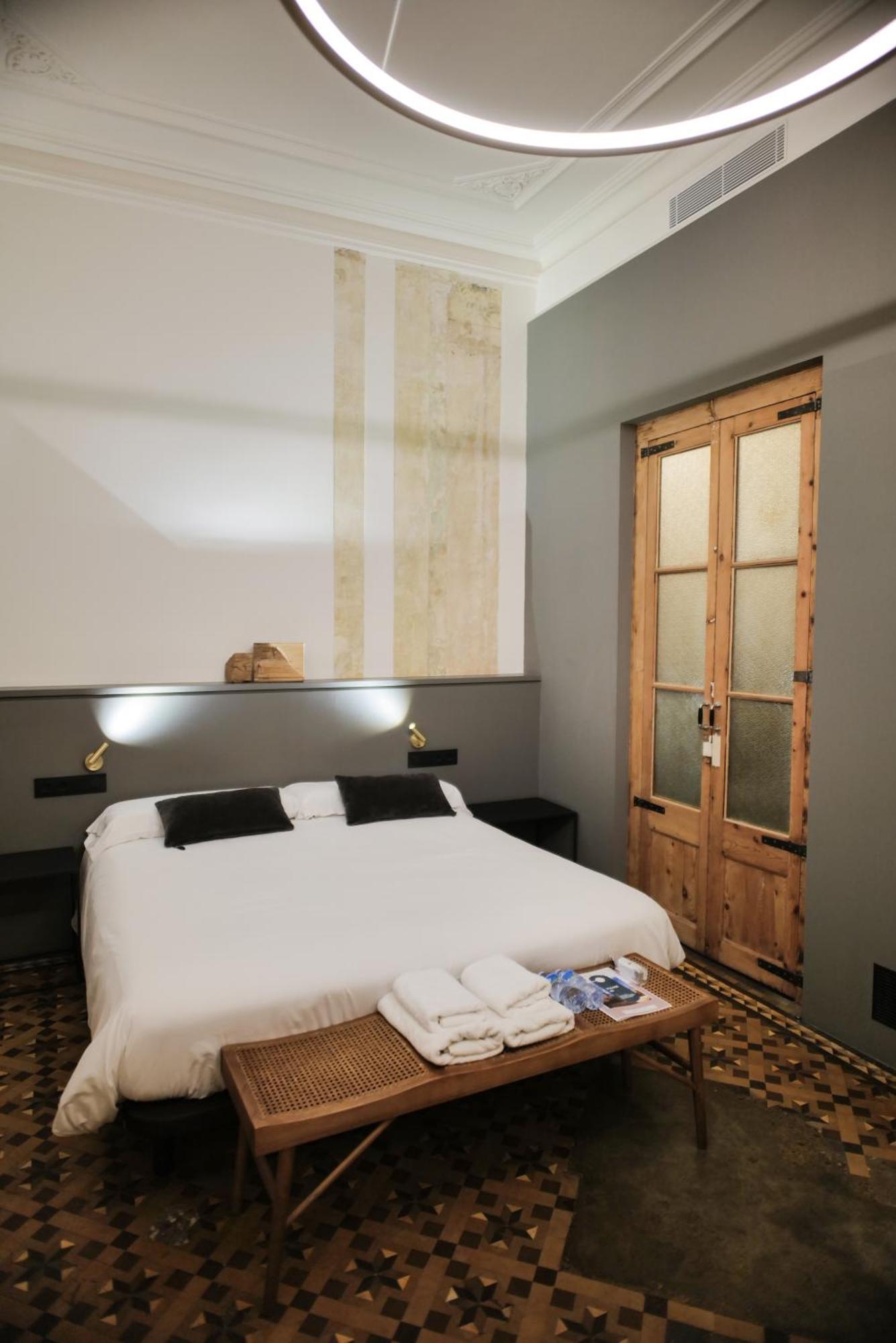ברצלונה Hostal Porxos Garden מראה חיצוני תמונה