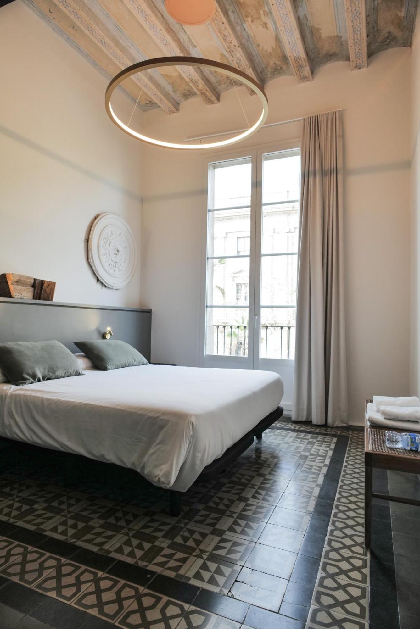 ברצלונה Hostal Porxos Garden מראה חיצוני תמונה