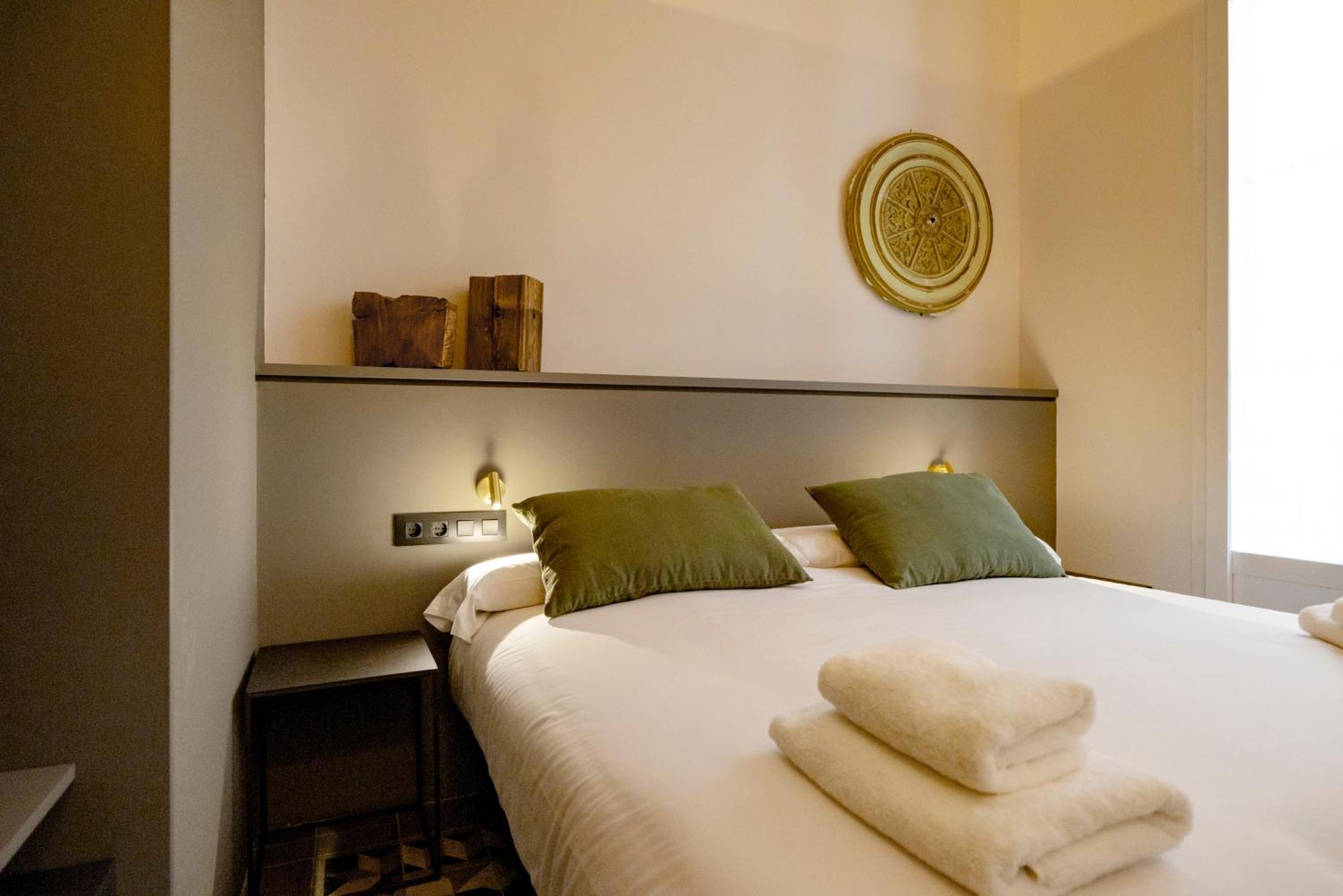 ברצלונה Hostal Porxos Garden מראה חיצוני תמונה